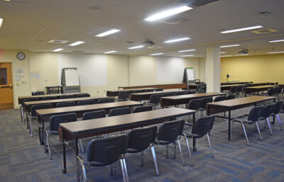 A view of the George-Washington Meeting Room from the last row, set up classroom style